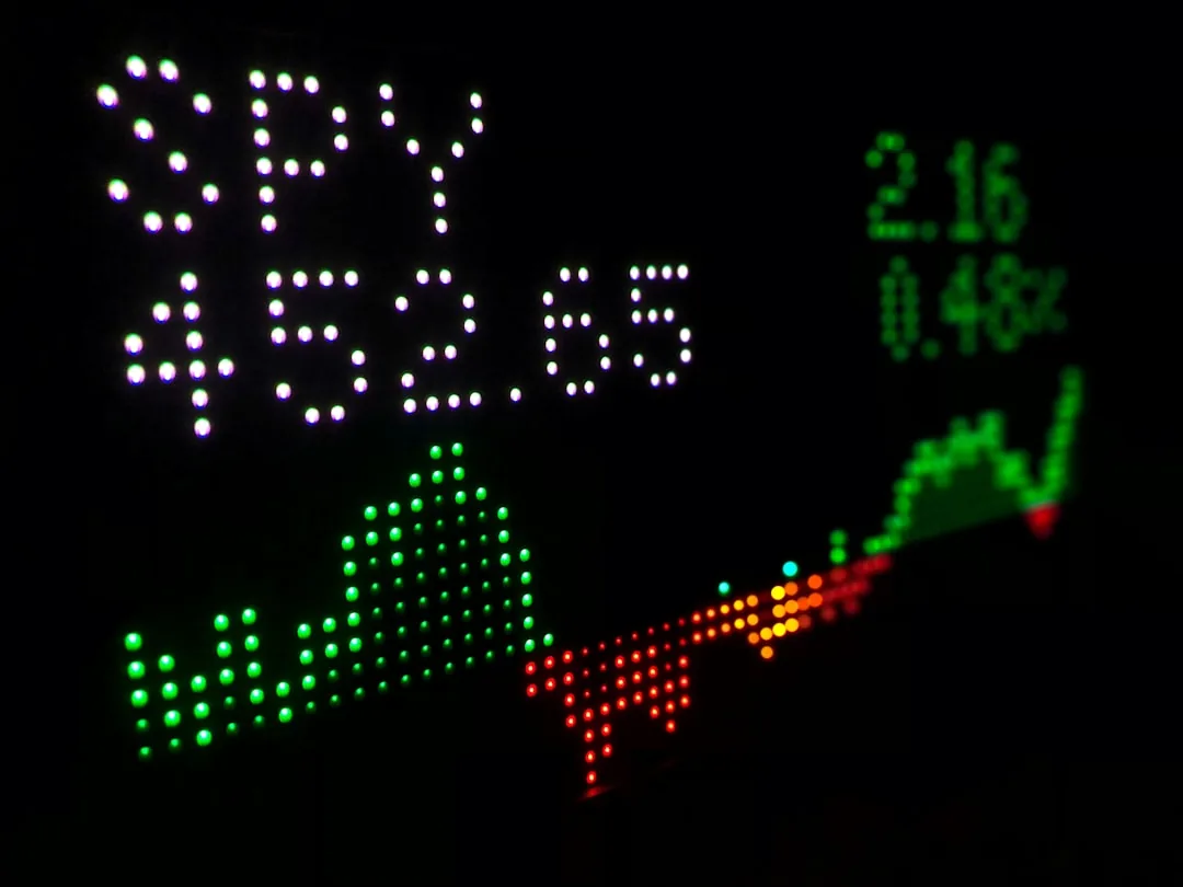 6월 FOMC 매파적 동결로 미국 기준금리가 3.50~3.75%에서 유지되는 고금리 국면의 금리·수익률 흐름을 상징하는 금융 차트 이미지
